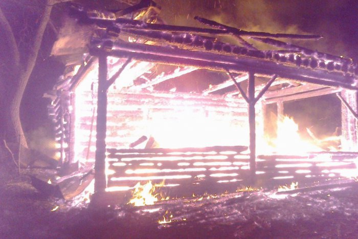 Ilustračný obrázok k článku Červený kohút vyčíňal, pozrite si FOTKY z miesta: Hasiči v akcii kvôli ničivému požiaru!