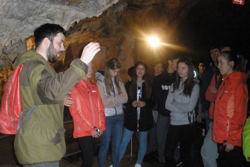 Ilustračný obrázok k článku FOTO: Gymnazisti z Dobšinej na exkurzii jaskyne Domica