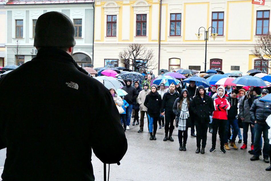 Ilustračný obrázok k článku Demonštrácia za slušné Slovensko: Ako to vyzeralo v Rožňave? FOTO