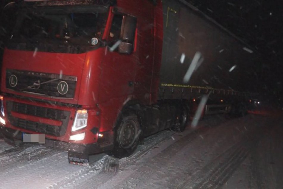 Obrazom: Sneženie na cestách v okrese Rožňava