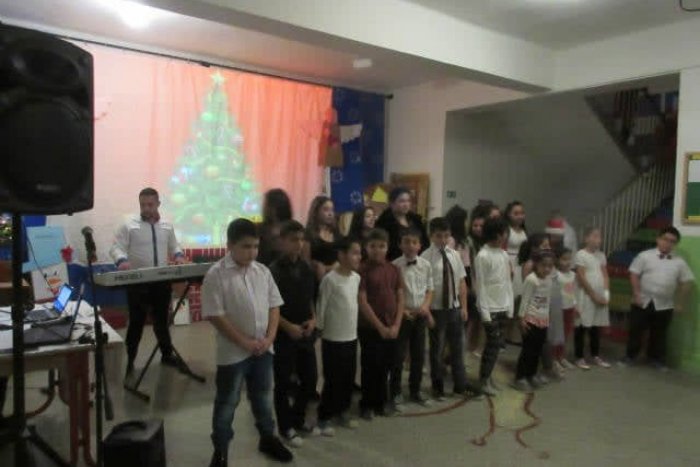 Ilustračný obrázok k článku Čarovná vianočná atmosféra na základke v našom okrese: Peniaze pomôžu deťom, FOTO