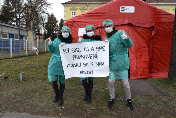 Ilustračný obrázok k článku Rožňavská nemocnica hľadá dobrovoľníkov: Počas pandémie koronavírusu pomáhajú aj študenti medicíny