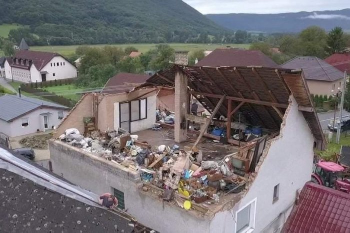 Ilustračný obrázok k článku Ničivá búrka vyvádzala aj v tejto obci: Dom zostal bez STRECHY! FOTO