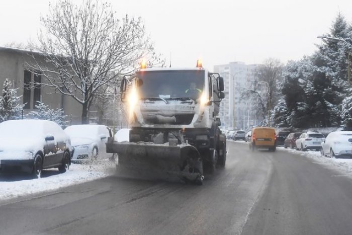Ilustračný obrázok k článku Na Gemeri snežilo: Ako to zvládli cestári?