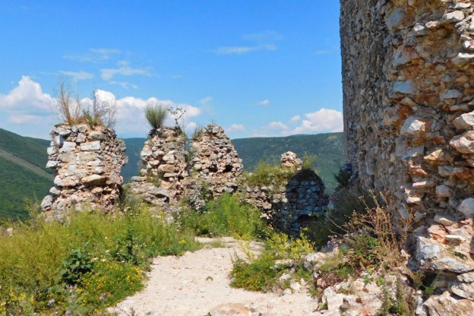 Obrazom: Parádny výhľad na okolie zo zrúcanín Turnianskeho hradu